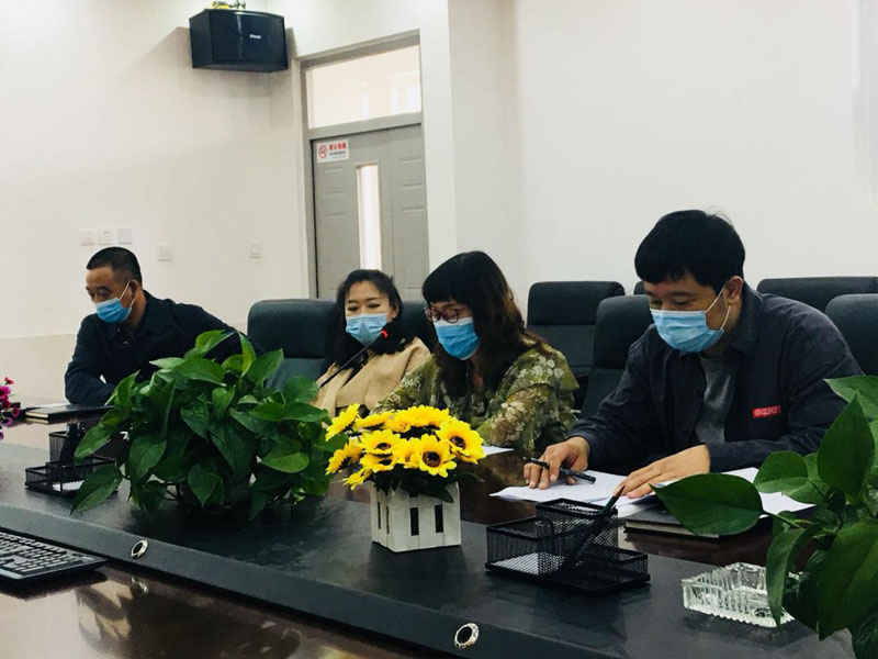 课题引领 深研精教 科研兴校