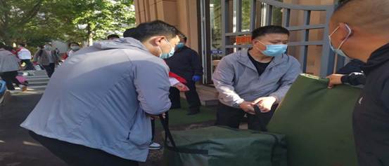 不负韶华 再写精彩 ——市二高中高二学生返校复课记