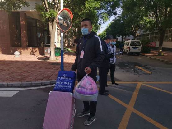 不负韶华 再写精彩 ——市二高中高二学生返校复课记