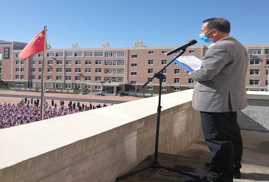 不负韶华 再写精彩 ——市二高中高二学生返校复课记