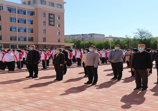 不负韶华 再写精彩 ——市二高中高二学生返校复课记