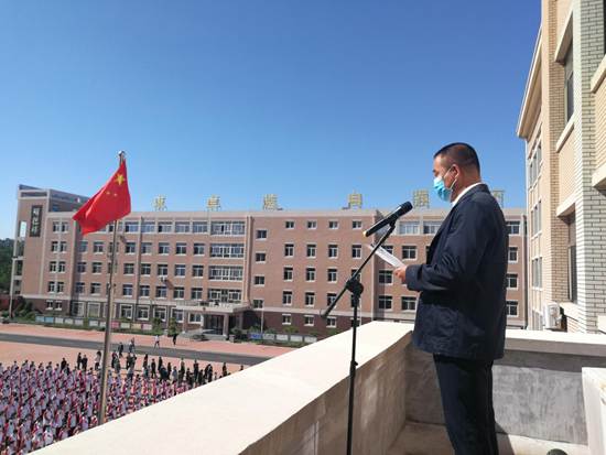 不负韶华 再写精彩 ——市二高中高二学生返校复课记