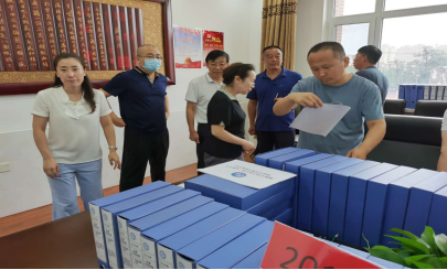雨行二高中，创城检查忙——佟民局长一行检查市二高中创建文明校园工作