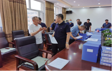 雨行二高中，创城检查忙——佟民局长一行检查市二高中创建文明校园工作