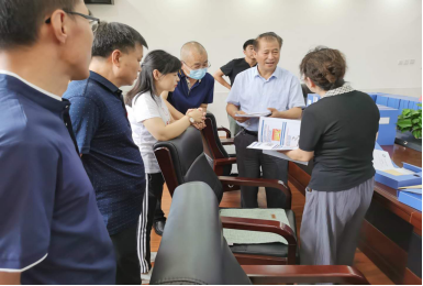 雨行二高中，创城检查忙——佟民局长一行检查市二高中创建文明校园工作
