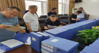 雨行二高中，创城检查忙——佟民局长一行检查市二高中创建文明校园工作