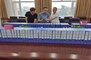 雨行二高中，创城检查忙——佟民局长一行检查市二高中创建文明校园工作