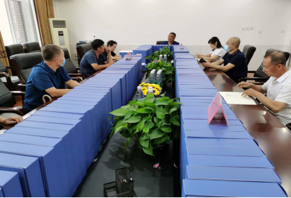 雨行二高中，创城检查忙——佟民局长一行检查市二高中创建文明校园工作