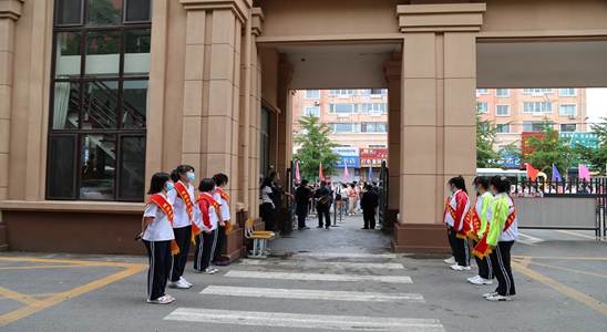 你好，新同学！——市二高中开展新生报到接待工作
