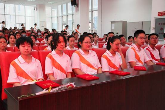 成为最好的自己 ——市二高中举行2020年秋季开学典礼