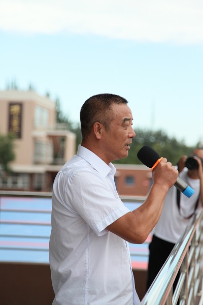 绿茵场上秋点兵 ——市二中举行2020级新生军训闭营仪式