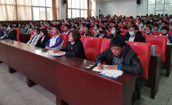 增强法制意识，构建和谐校园——市二高中针对高一学生召开法制讲座