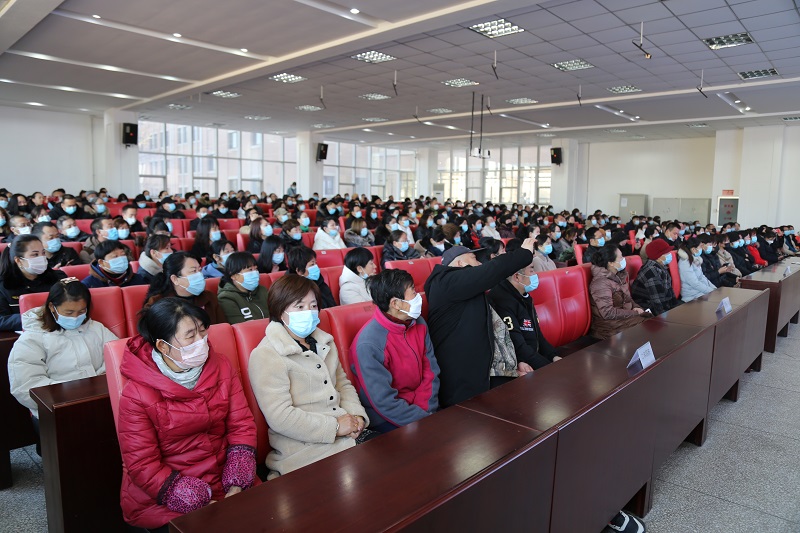抓住高二，就抓住了高考 ——二高中召开高二学生家长会