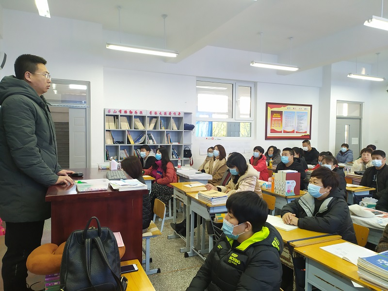 抓住高二，就抓住了高考 ——二高中召开高二学生家长会