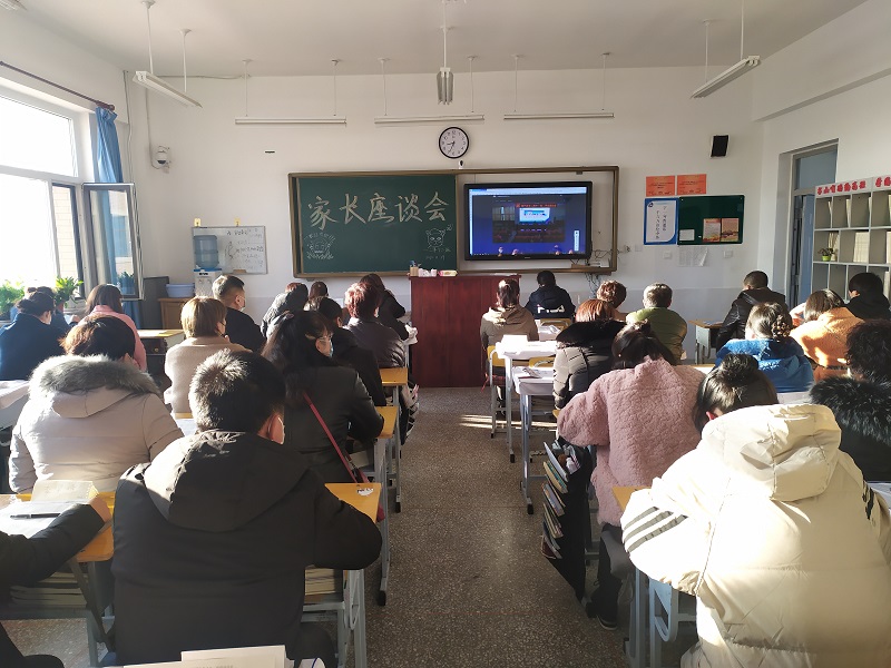 抓住高二，就抓住了高考 ——二高中召开高二学生家长会