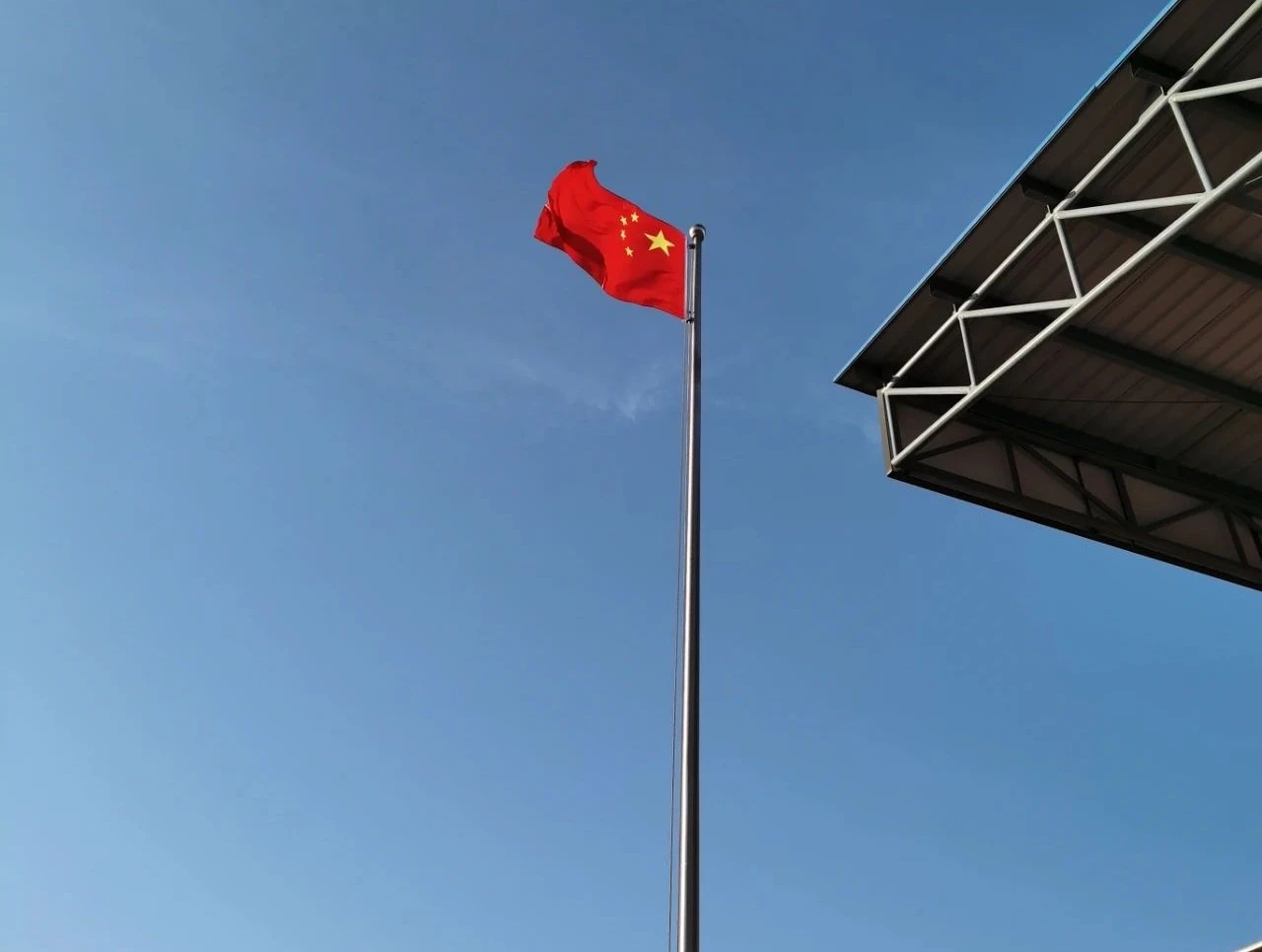 恪守诚信 成就美好人生——葫芦岛市第二高级中学举行本学期第一次升旗仪式