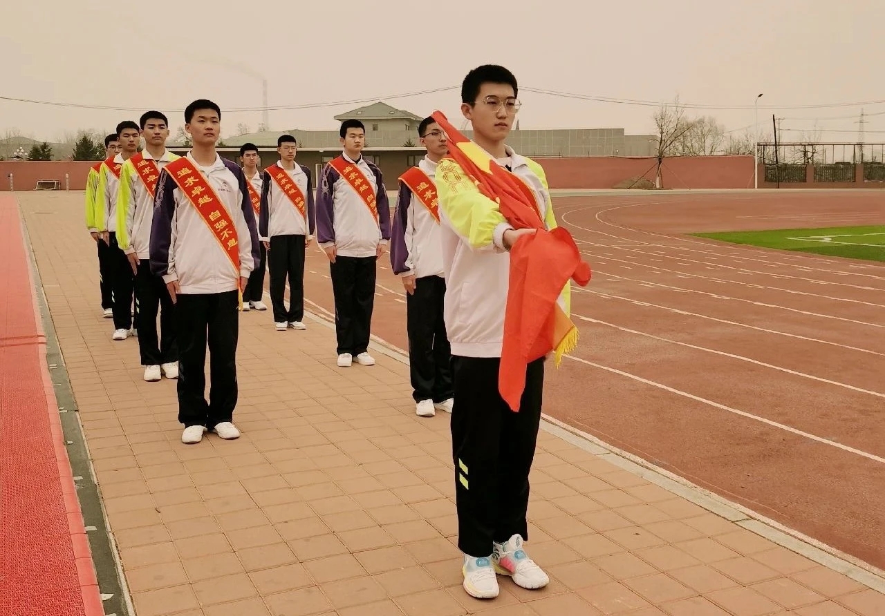 恪守诚信 成就美好人生——葫芦岛市第二高级中学举行本学期第一次升旗仪式