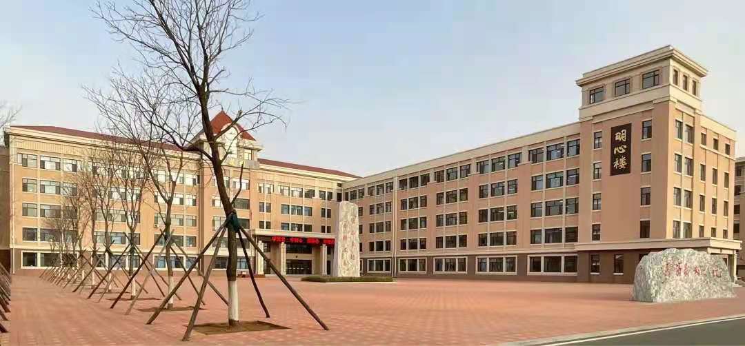 绿化美化校园环境，营造一流育人氛围——葫芦岛市第二高级中学开展绿化工作