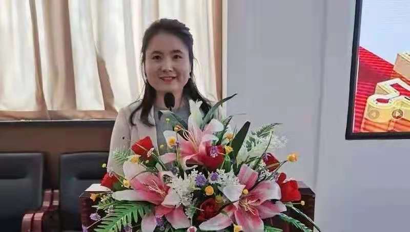 百年征程波澜壮阔，百年初心历久弥坚——市二高中召开专题党课学习大会