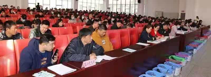 百年征程波澜壮阔，百年初心历久弥坚——市二高中召开专题党课学习大会
