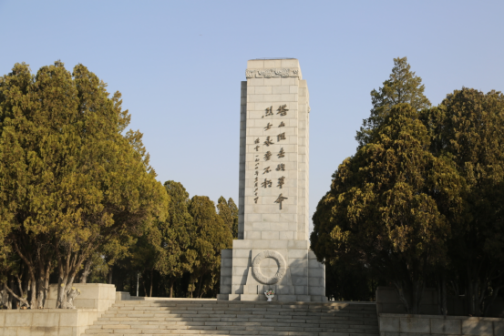 慎终追远缅怀革命先烈  奋发有为传承红色基因 ——市二高中开展塔山烈士陵园清明祭扫活动