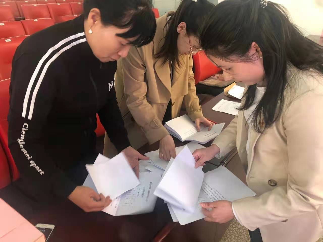 巾帼心向党 奋进新时代——葫芦岛市第二高级中学召开第一届妇女代表大会