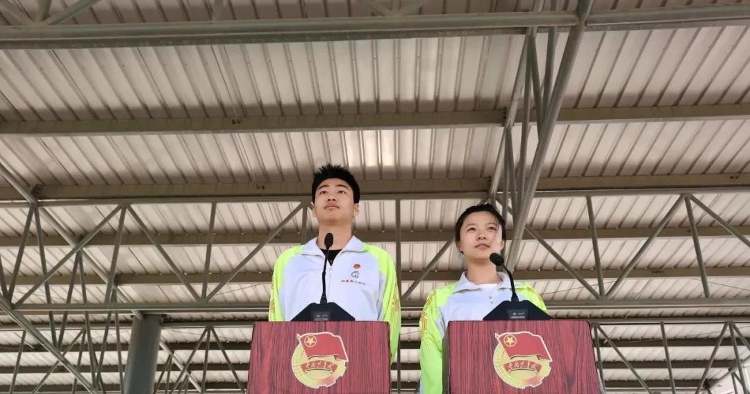 五育并举 争做时代新人——葫芦岛市第二高级中学举行本学期第五次升旗仪式