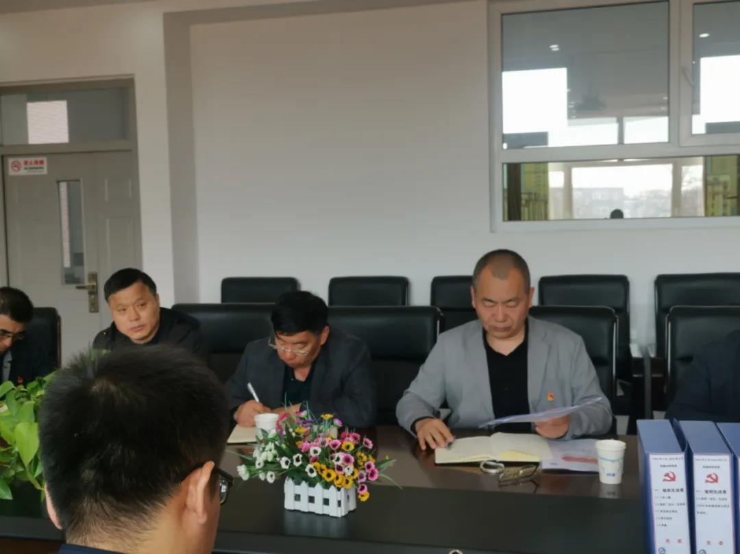 4月26日上午，在市教育局党史学习教育办公室主任张元明、市委教育工委办公室副主任胡广为两位同志的带领下，市委教育工委党史学习教育第二巡视组深入市二高中对学校党史学习教育工作进行巡视指导。