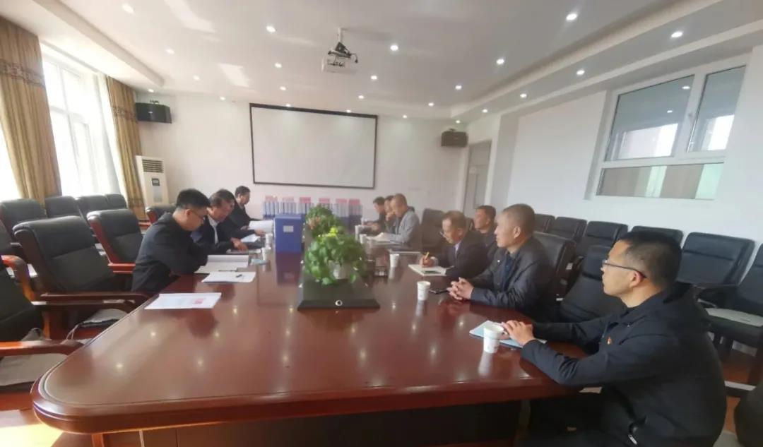 4月26日上午，在市教育局党史学习教育办公室主任张元明、市委教育工委办公室副主任胡广为两位同志的带领下，市委教育工委党史学习教育第二巡视组深入市二高中对学校党史学习教育工作进行巡视指导。
