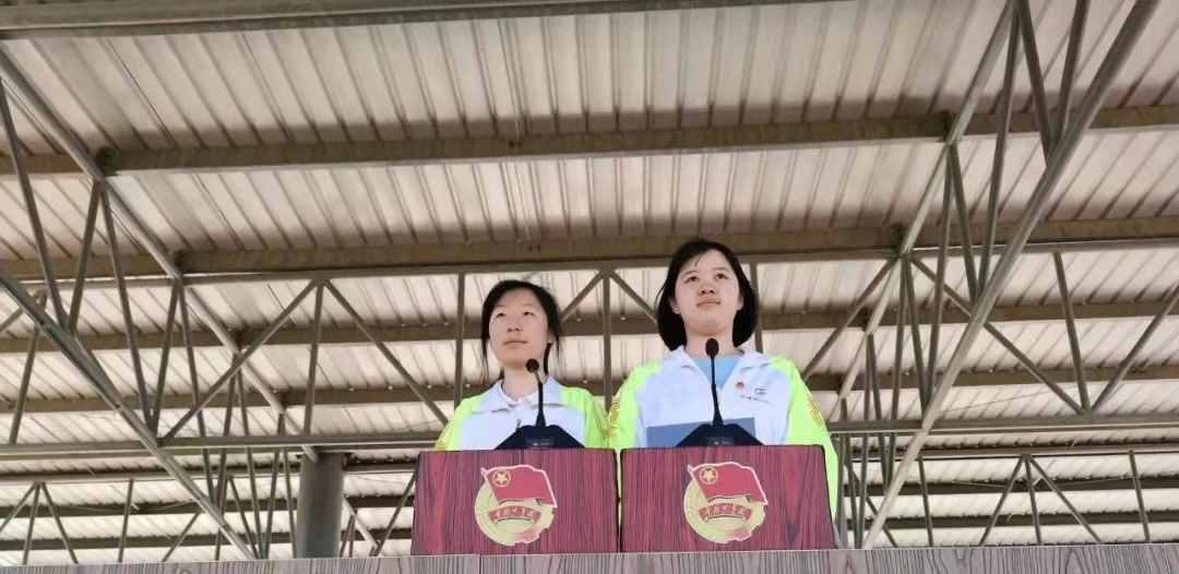 让安全常驻心中 让生命绽放光芒——葫芦岛市第二高级中学举行本学期第六次升旗仪式