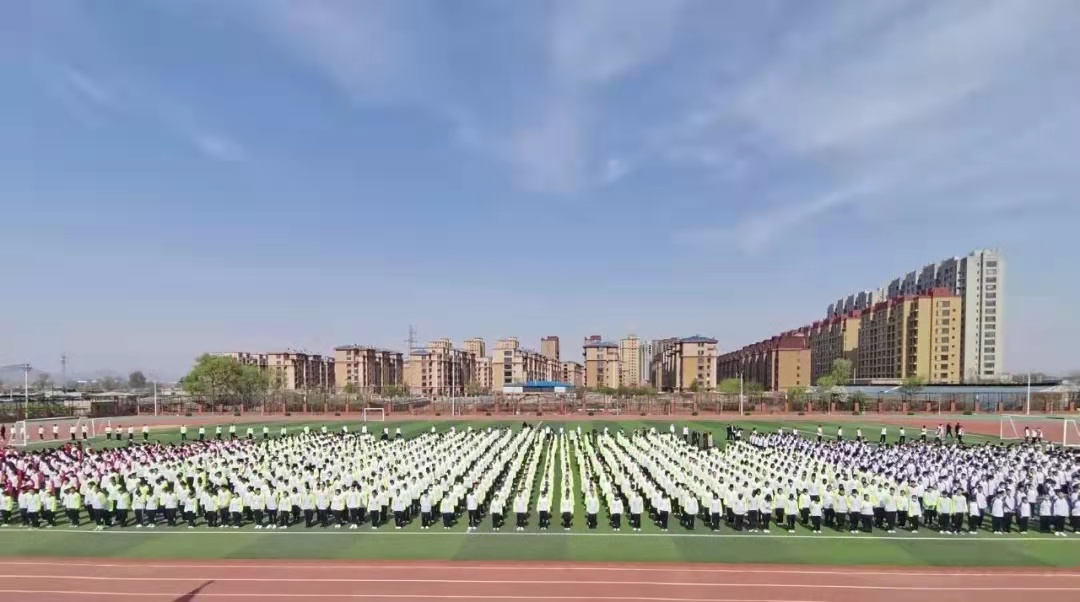 让安全常驻心中 让生命绽放光芒——葫芦岛市第二高级中学举行本学期第六次升旗仪式