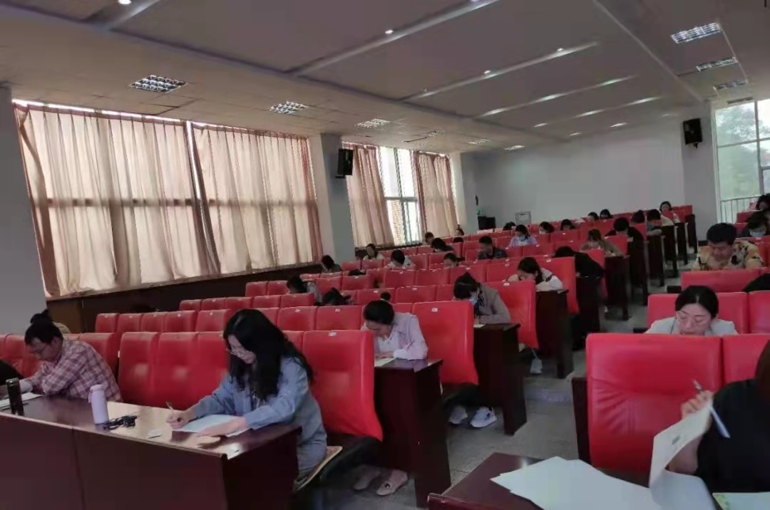 展笔尖风采 促专业提升——市二高中举行2021年青年教师高考题解题大赛