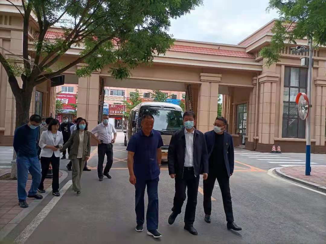 各级领导莅临二高中检查高考筹备工作
