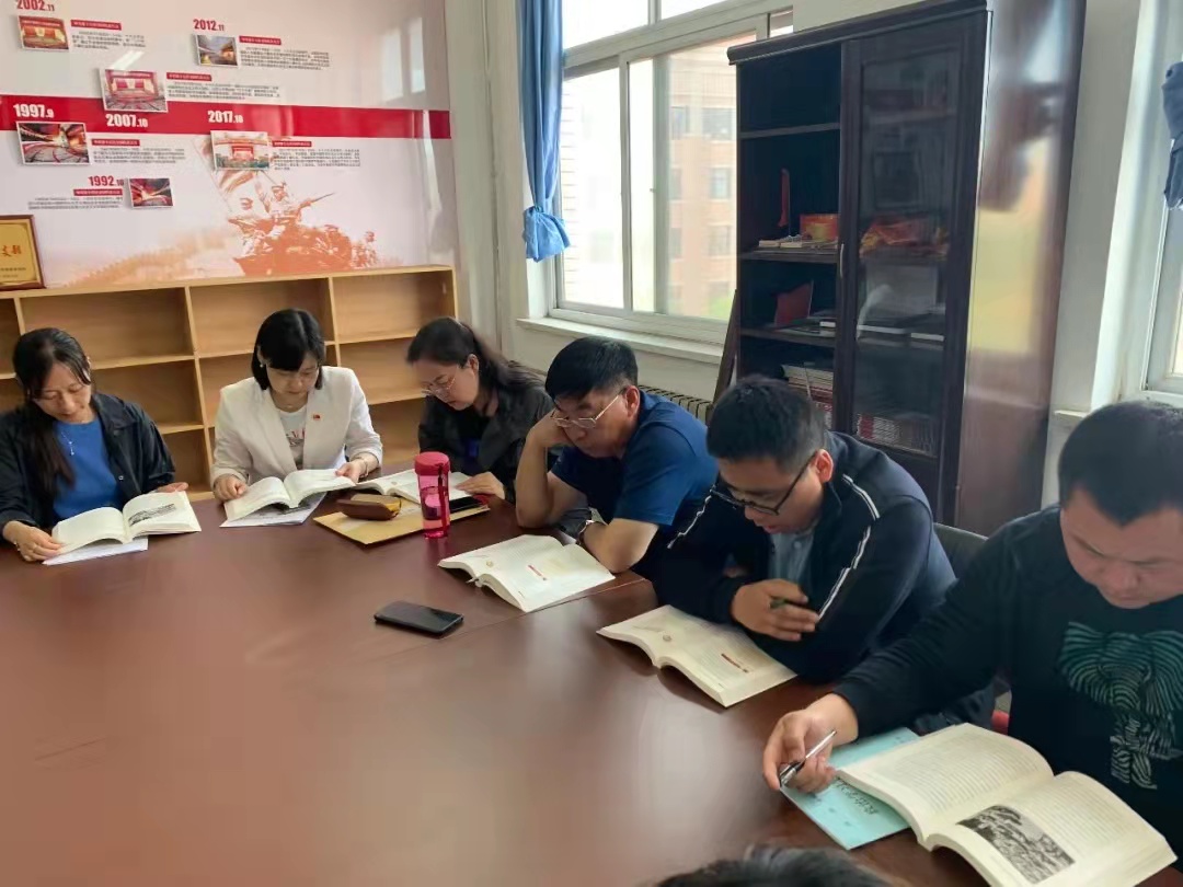 市二高中持续开展党史学习教育读书班暨“品读经典、锤炼党性”主题读书周活动