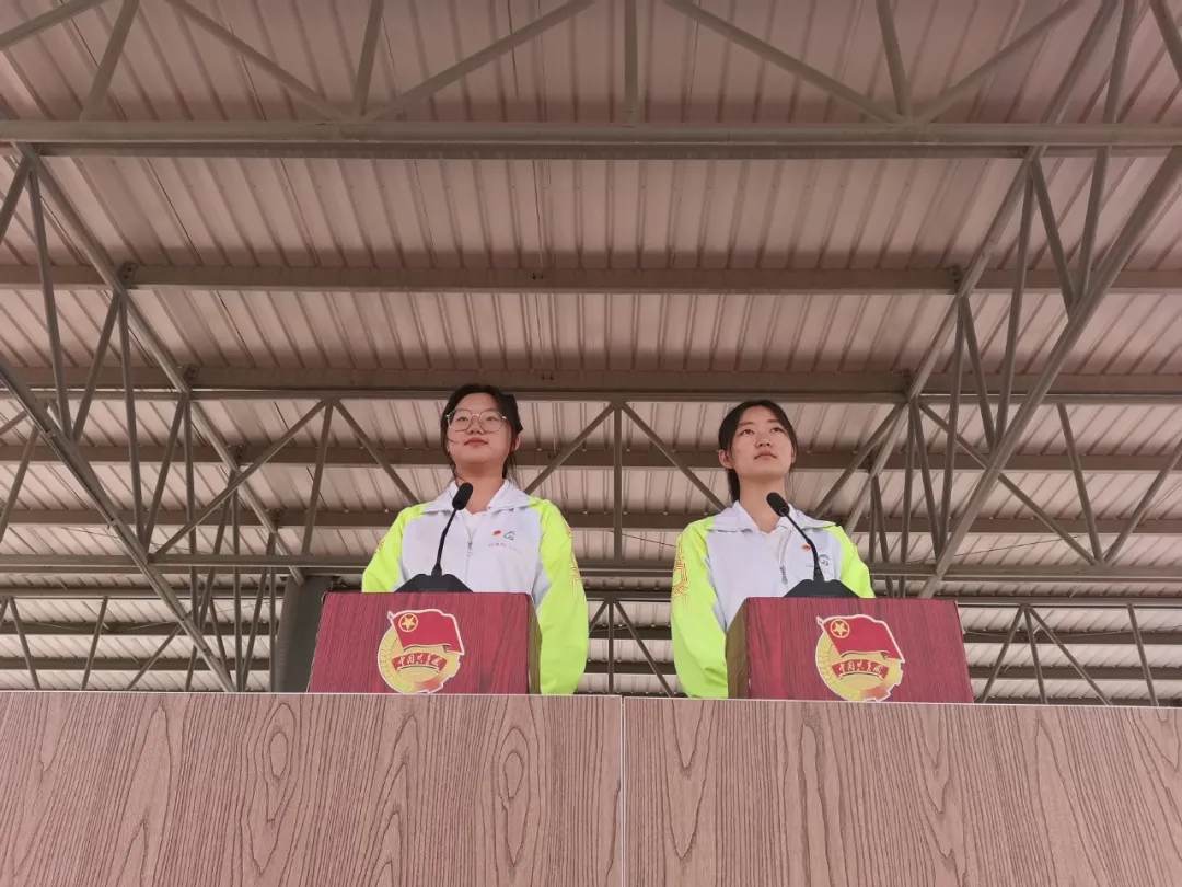 守护食品安全 我们责任在肩 ——葫芦岛市第二高级中学举行本学期第七次升旗仪式