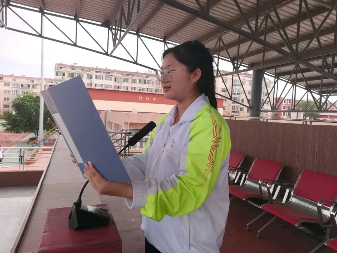 守护食品安全 我们责任在肩 ——葫芦岛市第二高级中学举行本学期第七次升旗仪式