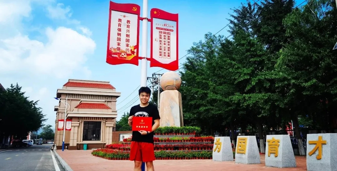 母校桃李果香飘 二高学子喜报传——我校2017届毕业生张迩瀚同学被保送北京大学硕士研究生！！