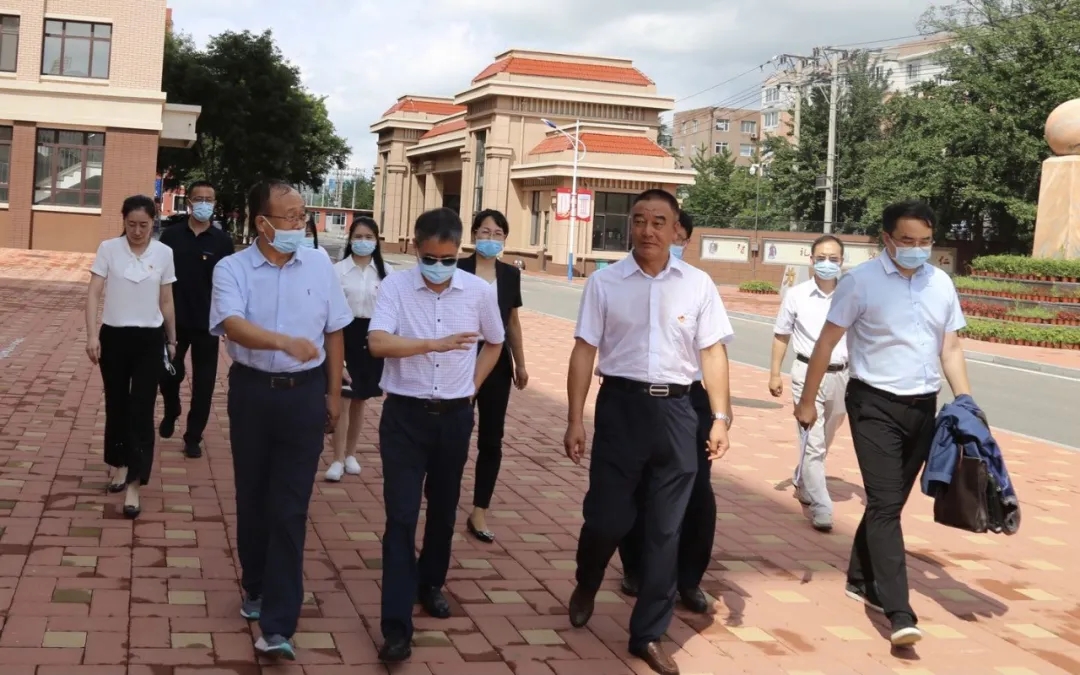 辽宁石油化工大学领导莅临我校举行2021级新生录取通知书颁发仪式
