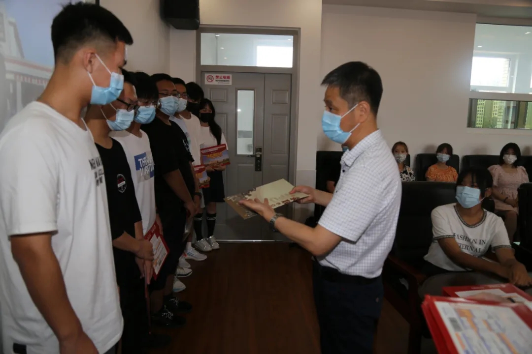 辽宁石油化工大学领导莅临我校举行2021级新生录取通知书颁发仪式