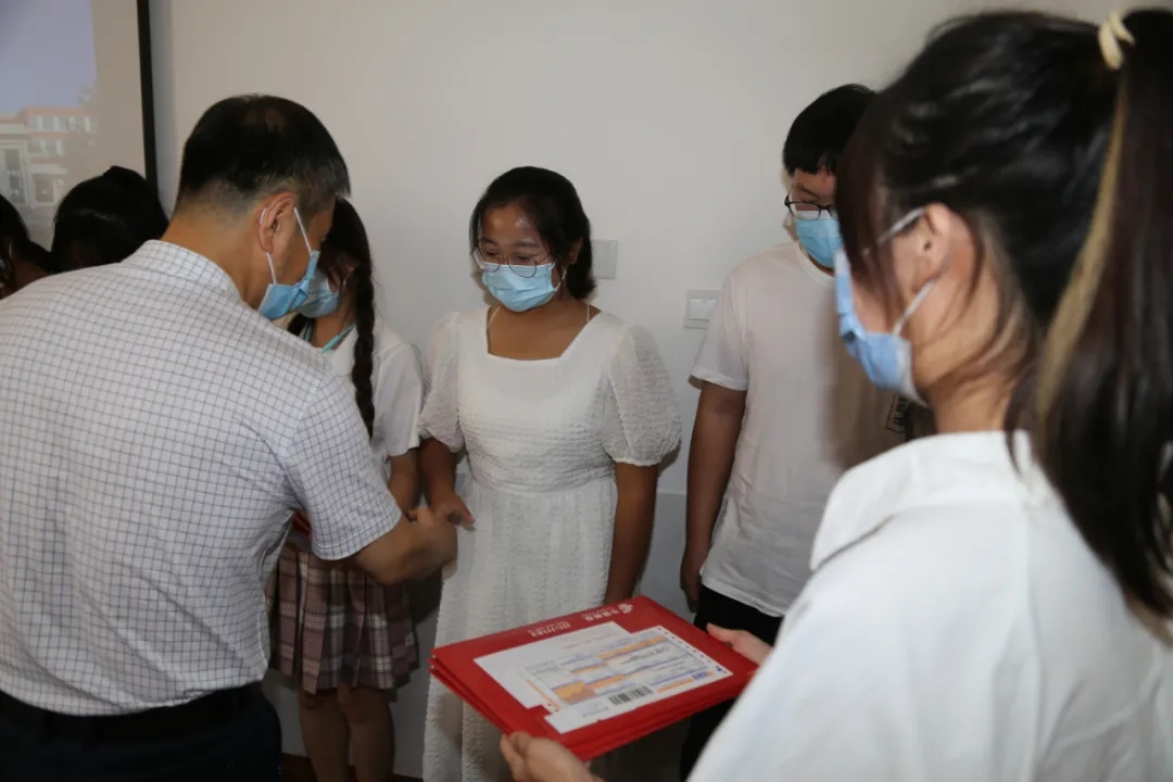辽宁石油化工大学领导莅临我校举行2021级新生录取通知书颁发仪式