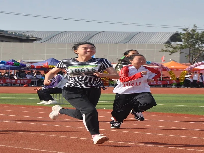 青春无极限 赛场逞英豪——葫芦岛市第二高级中学举行2021年秋季学生田径运动会