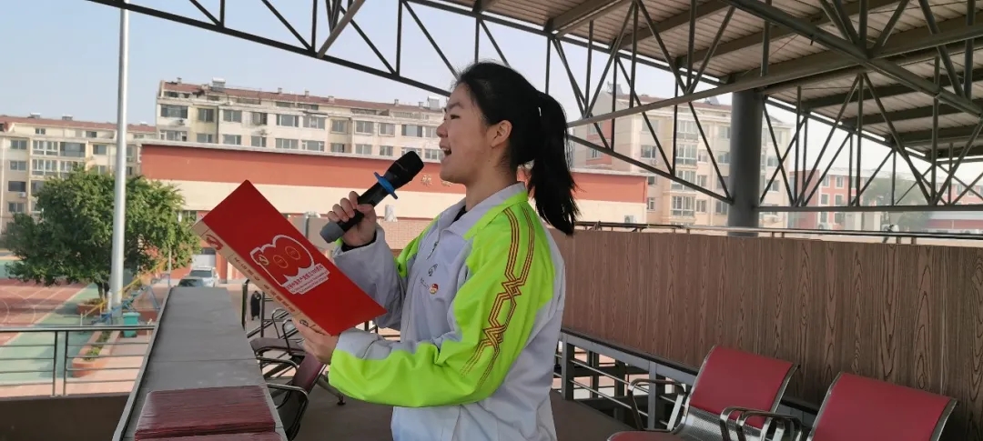 爱党爱国铭于心 爱家爱校践于行——葫芦岛市第二高级中学举行本学期第三次升旗仪式