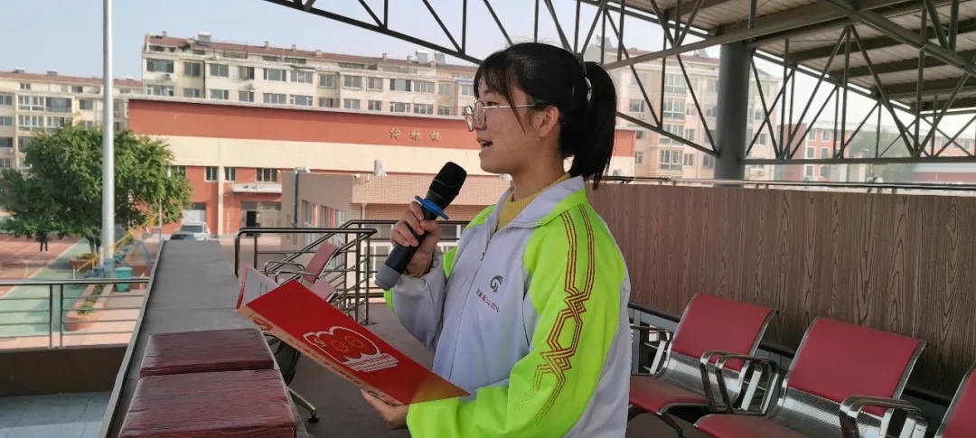 爱党爱国铭于心 爱家爱校践于行——葫芦岛市第二高级中学举行本学期第三次升旗仪式