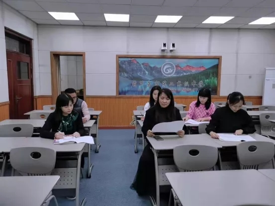 锚定既定奋斗目标 意气风发走向未来——市二高中掀起学习宣传党的十九届六中全会精神热潮（一）
