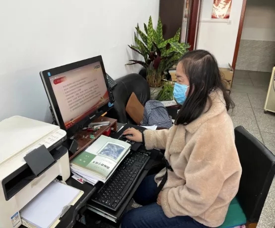 锚定既定奋斗目标 意气风发走向未来——市二高中掀起学习宣传党的十九届六中全会精神热潮（一）