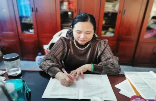 锚定既定奋斗目标 意气风发走向未来——市二高中掀起学习宣传党的十九届六中全会精神热潮（一）