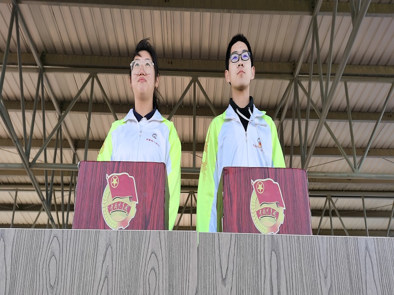法治在我心  安全伴我行——葫芦岛市第二高级中学举行本学期第六次升旗仪式