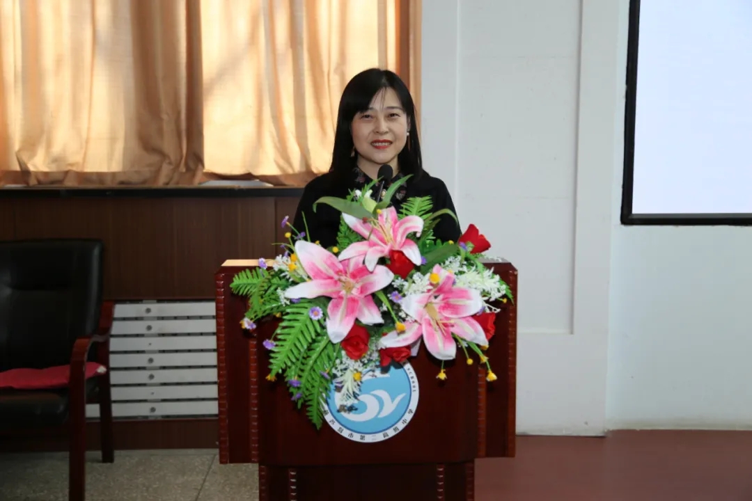 锚定既定奋斗目标 意气风发走向未来 ——市二高中掀起学习宣传党的十九届六中全会精神热潮（八）