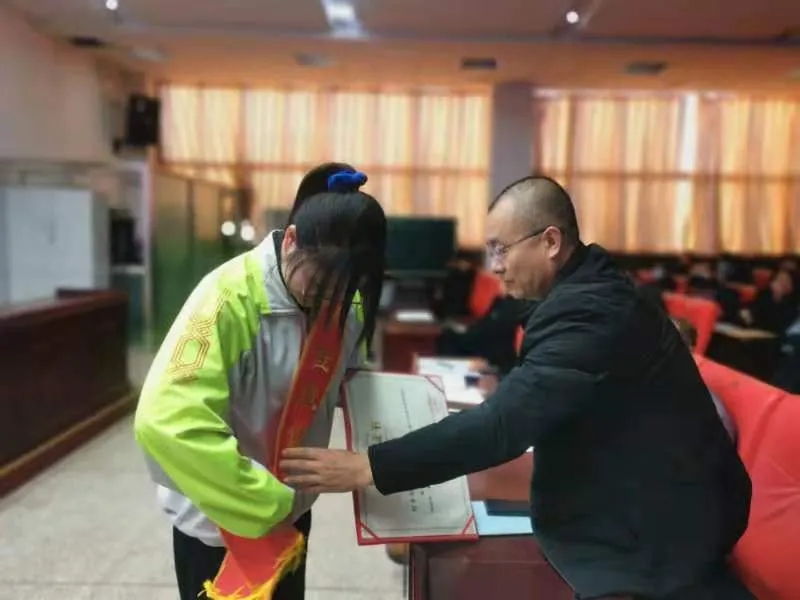 锚定既定奋斗目标 意气风发走向未来 ——市二高中掀起学习宣传党的十九届六中全会精神热潮（八）