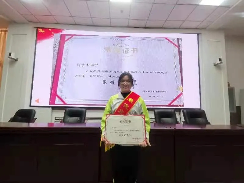 锚定既定奋斗目标 意气风发走向未来 ——市二高中掀起学习宣传党的十九届六中全会精神热潮（八）